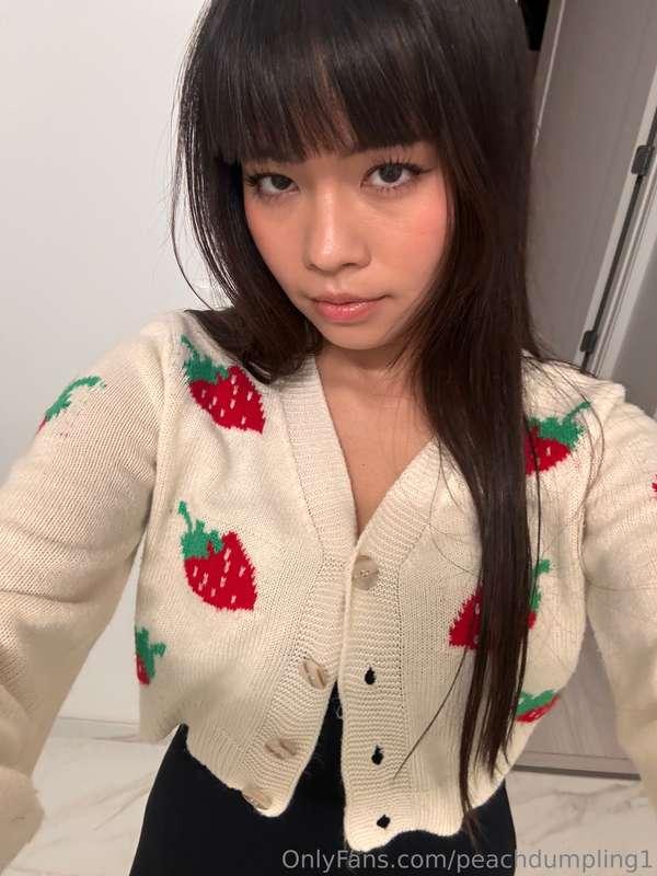 This is the fit to pizza and pool. Underneath the strawberry..