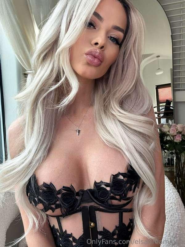 Happy 4th baby ❤️I’m a little horny so… cum into my DMs & ke..