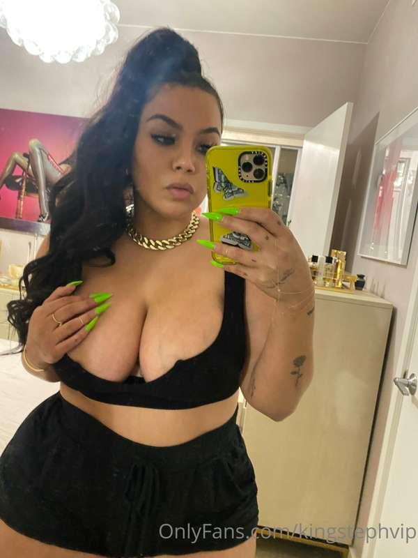 Don't miss "TITTY TIME'' in the inbox today 🍈🍈😋