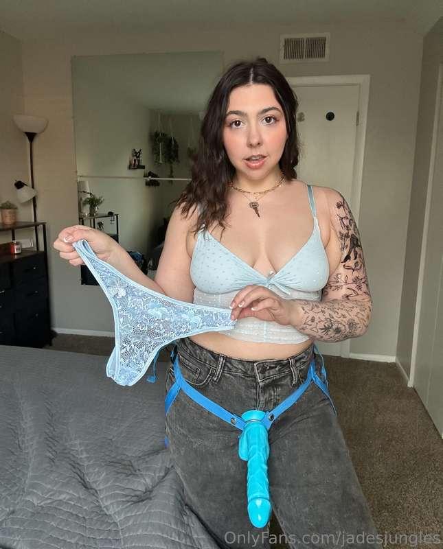 Your ass would look hot getting fucked in blue 💙💙