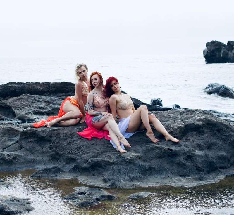 🧜🏼‍♀️🌊 Sea sirens 🌊🧜🏼‍♀️
@toychloe @evaray