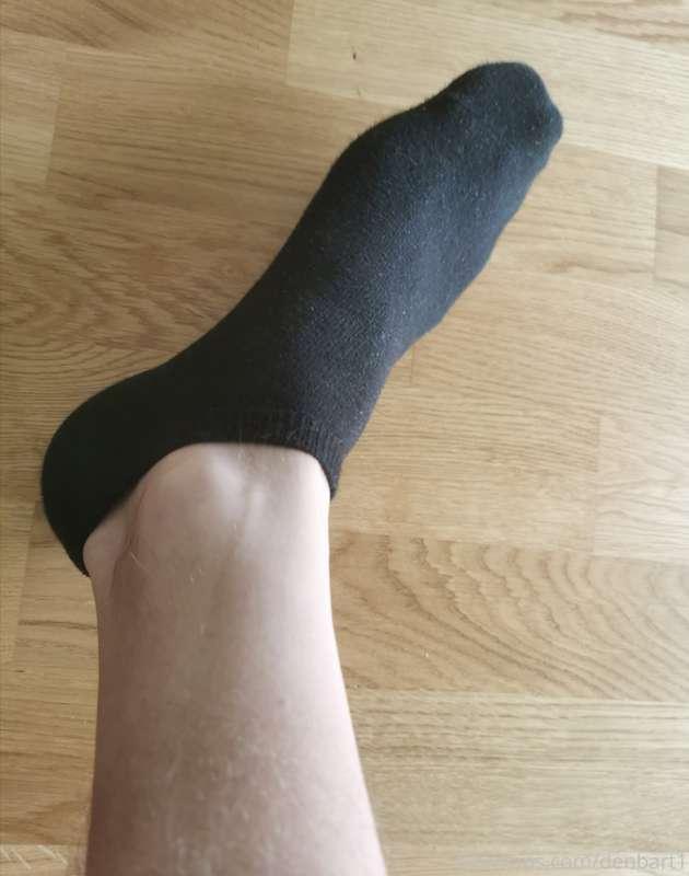 Which socks are better sneaker socks or normal one?