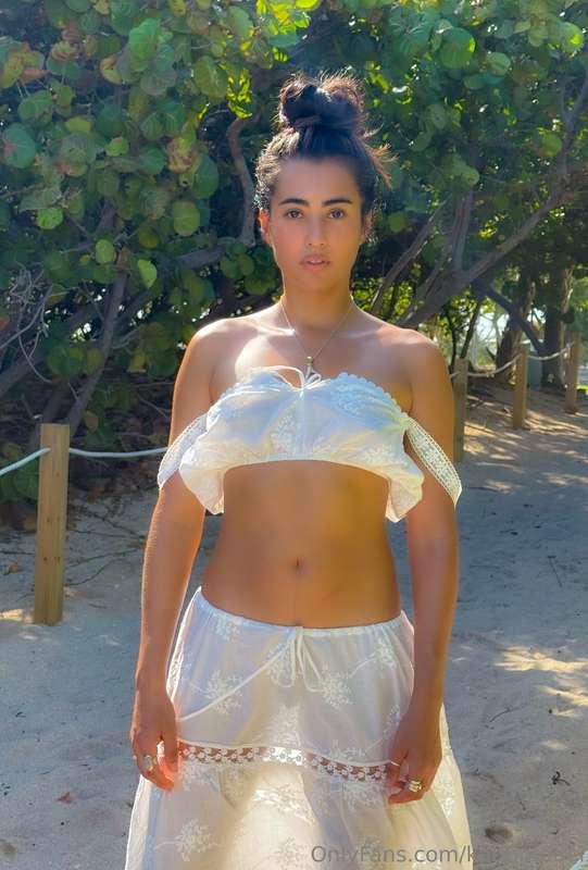 Dreamy Breeze, Miami BeachWalking barefoot on the warm sands..