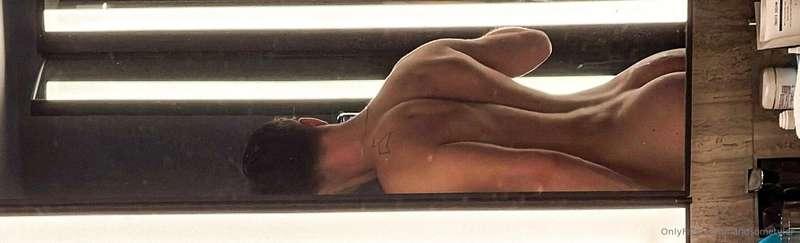 Would you run your tongue all over my sexy back?😏