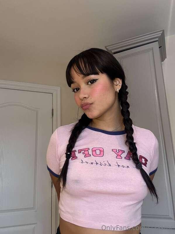 Don’t forget who your fav girl is 👑