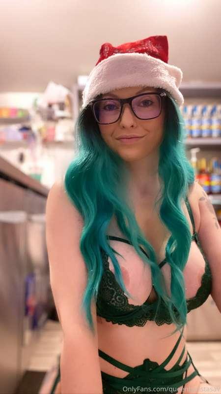 Happy sexy Saturday! Scroll for the good stuff ❤️❤️❤️