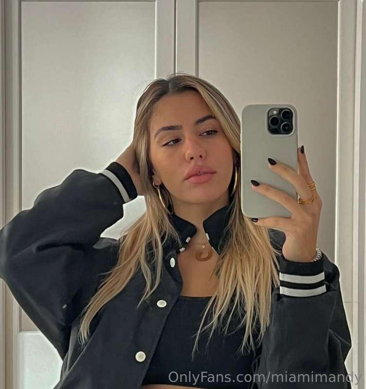 Send me a message if you wanna chat for a bit 🥰