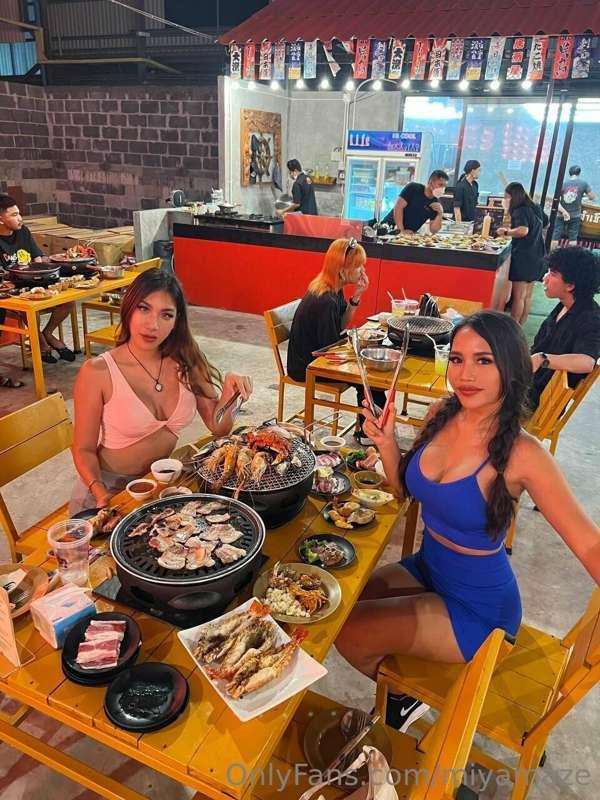 FINALLY I find my buddy who enjoys eating Buffet so much lik..