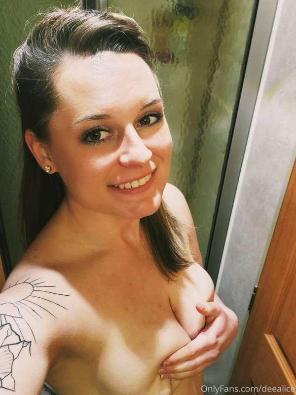 Pre date naked selfie 😘 Let me know if you wanna see the unc..