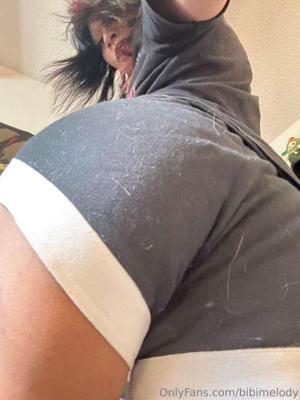 I love sitting on your face :P