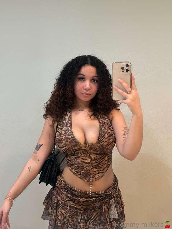 Your favorite girl 🤎👅
