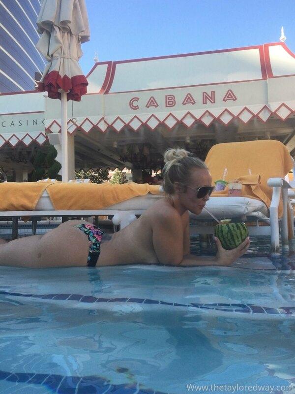 ? Dreaming about laying by the pool! ?