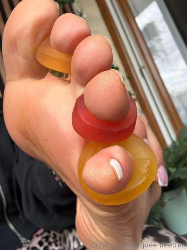 queenfeetred image #17