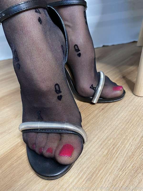 lady_kim_high_heels image #0