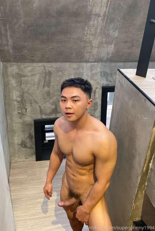 在民宿裸體的我🤫