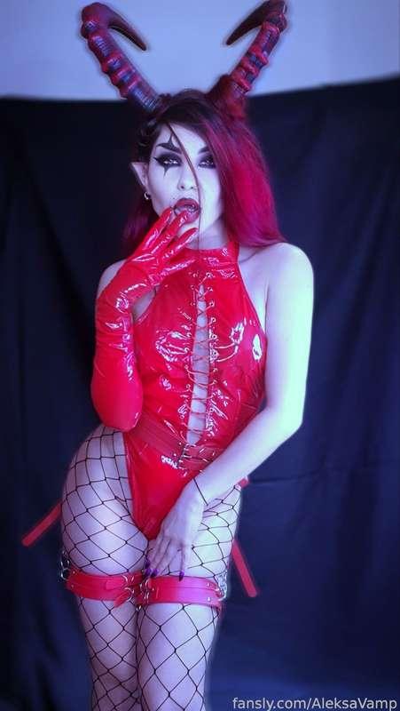 Hey, baby. I bought myself a new latex bodysuit. How do you like it?


#fyp #petite #body #naughty #tattoo #sexy #mistress #femdom