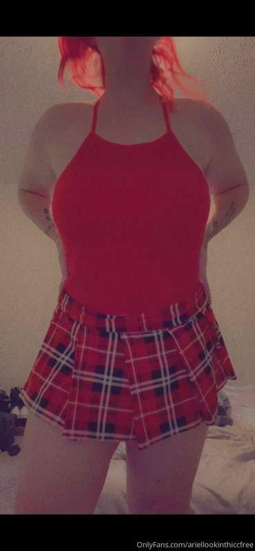 I just love the color red 😍 Wanna see what’s underneath?  Be..