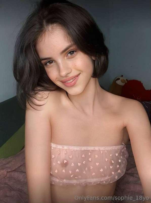 Little cute @hotilariia just turned 18 years old 😏🤤 She alre..
