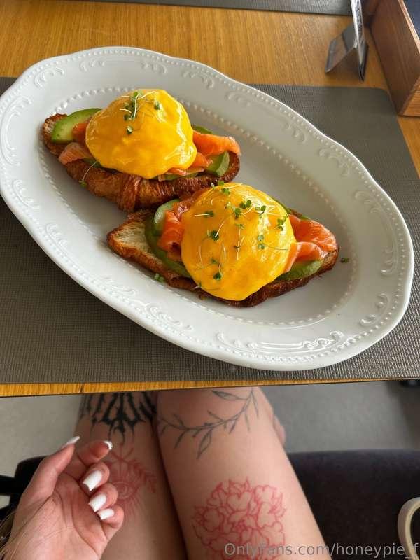 🍽️✨ "Traveling opens up a world of flavors! 🌍🍴 Today, I indu..