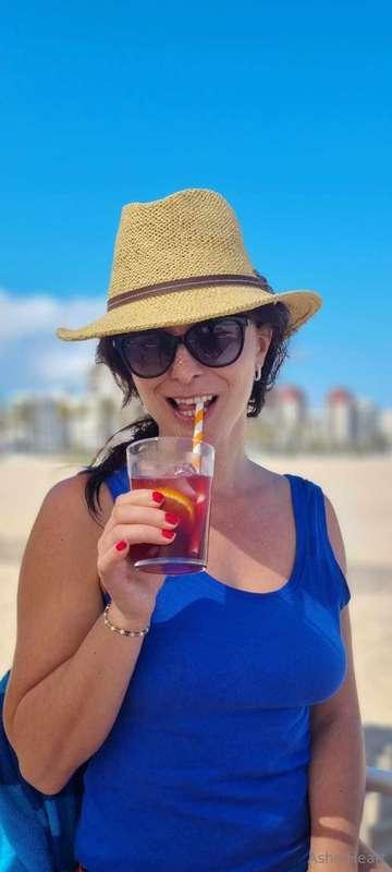 Wanna know more about me? DM me! 😉