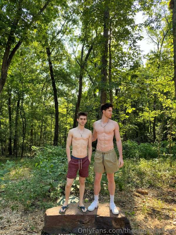 We think you'll like pic #4 😉🕳️  *6 pics*