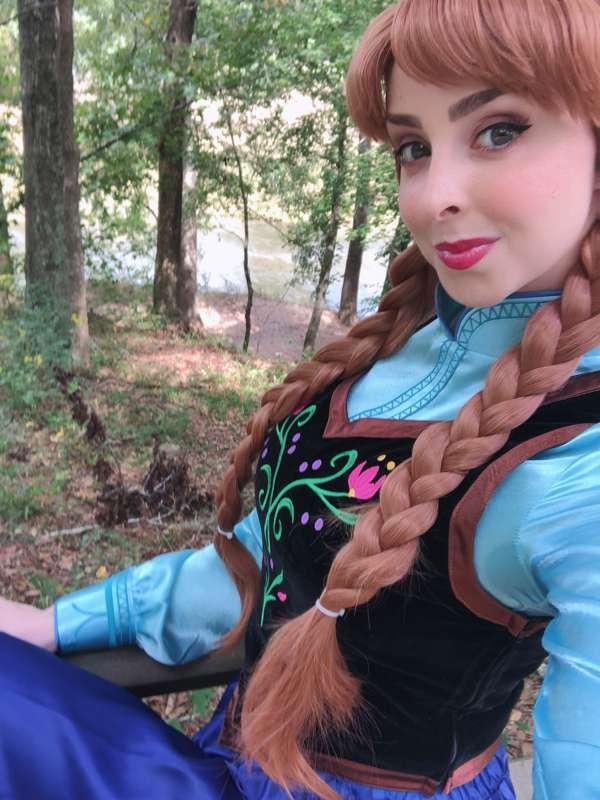 Anna Cosplay Selfies are ready!