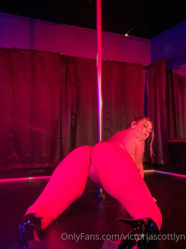 Let me sit on your face😛