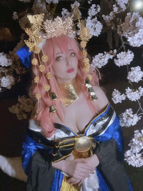 Tamamo 3rd ascension ver in cherry blossom at night.