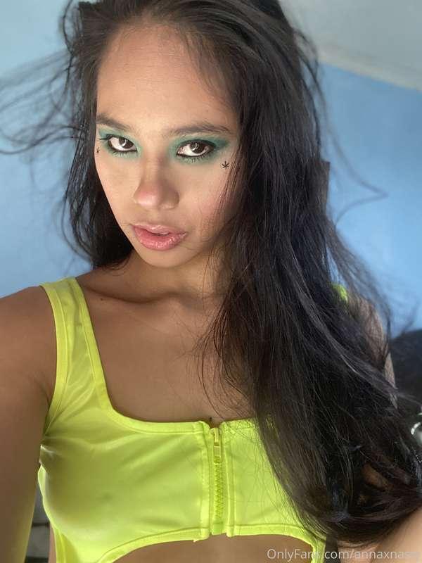 Happy New Year’s Eve guys!!💖 do you like the last look of th..