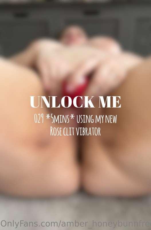 **WATCH AS THIS ROSE VIBRATOR SUCKS ON MY CLIT** 🌹*You can w..