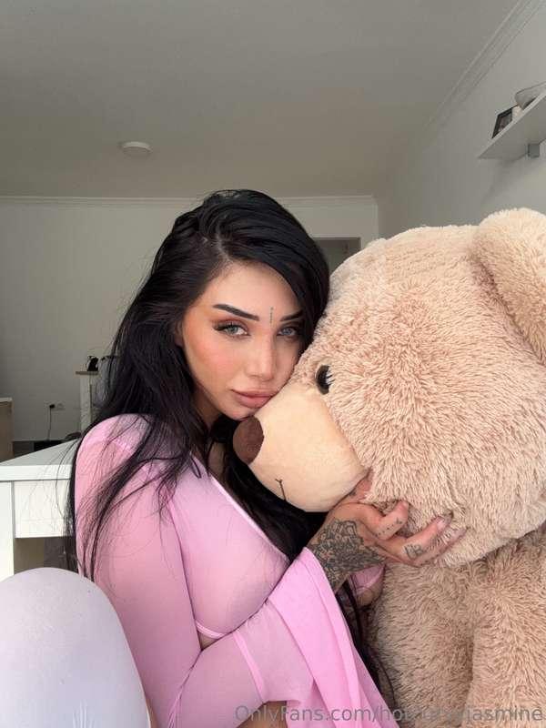YOU'RE MY TEDDY BEAR... AND I WILL RIDE ON YOU! 🤤. Imagine y..