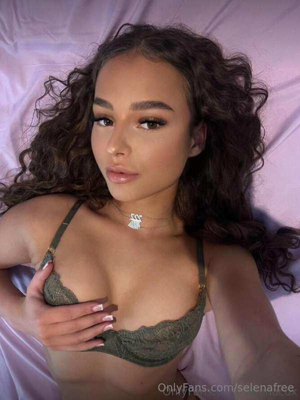 tell me how u want me tonight… I’ll obey 😘💋