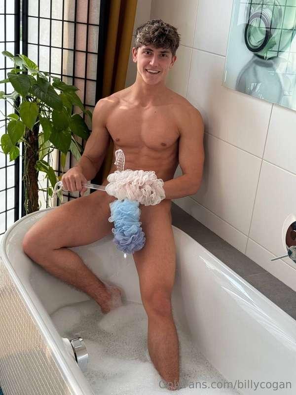 Why not make bath time a little more exciting? 🚿😏