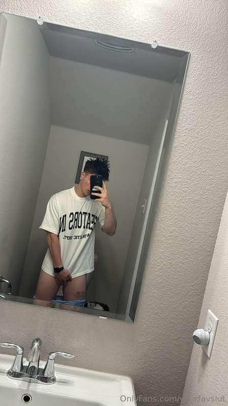 No pants no problem😈