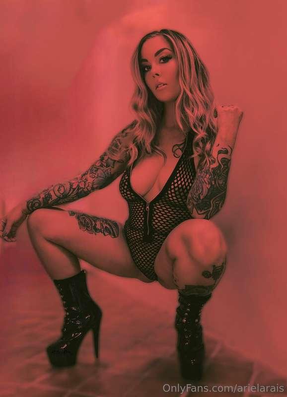 https://onlyfans.com/arielaraisx/c4