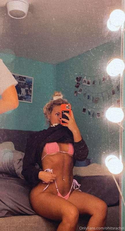 messy buns & a kini is pretty much my everyday look 🙈🤍