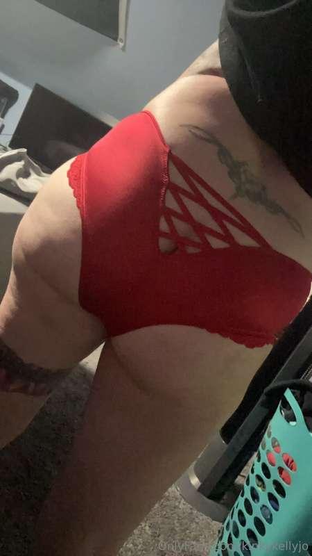 Happy Sunday. You wanna give it a squeeze and smack?? 🥰😘