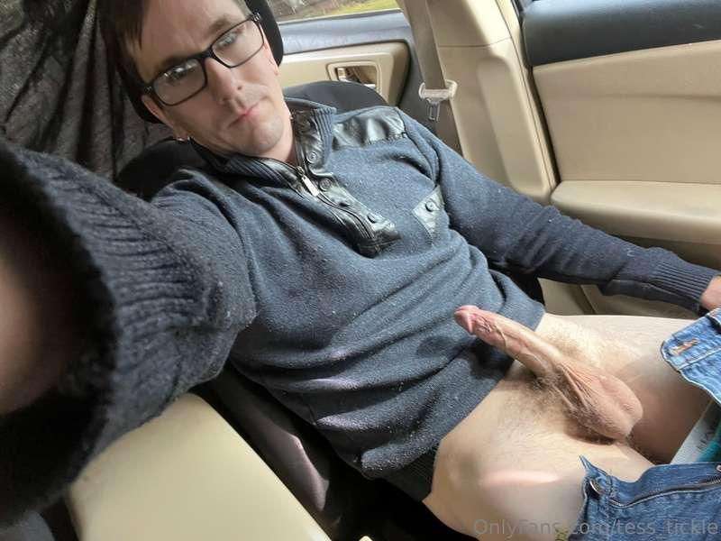 I just want some attention from the 2-3 of you who like my p..