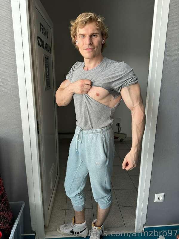 armzbro97 image #0