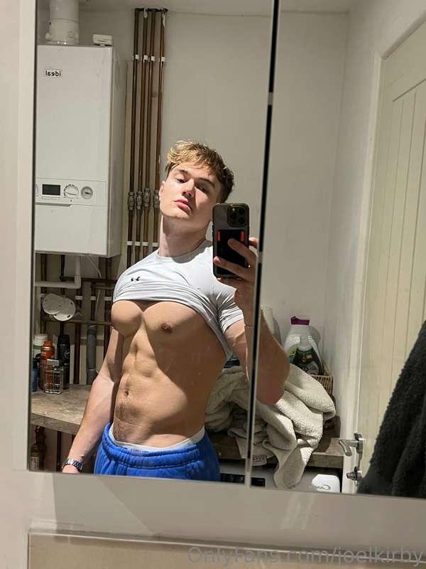 Wanna have some fun?😈 message me x