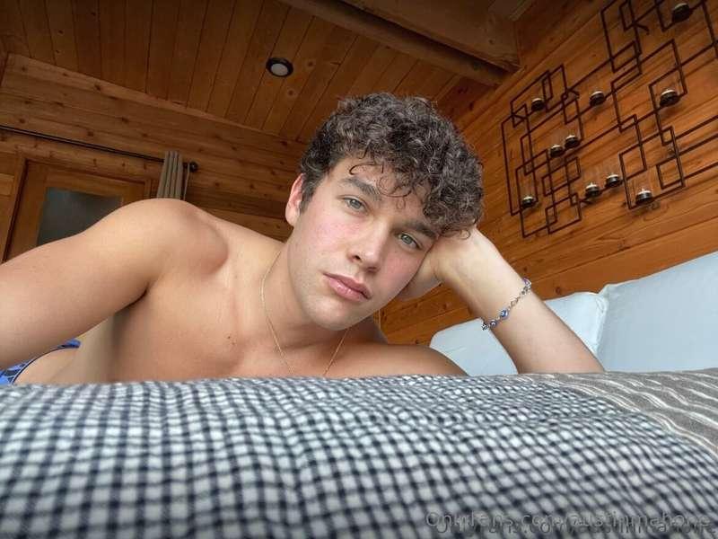I need your attention right now! Check your dms 😉