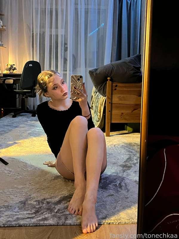 I want to be your obedient girl 🧸
Will you let me obey you?

#feets #footfetish #legs #egirl #cute #teen #skinny #smalltits #cutie #young #petite #daily 