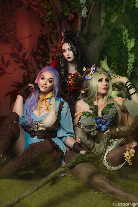 ANOTHER GROUP COSPLAY! 
Do I have any critters here?! :D
Ple..