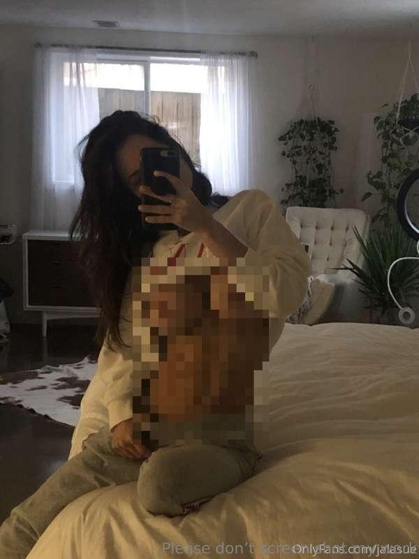 Do you like a little mid-day distraction? I’ve got one for y..