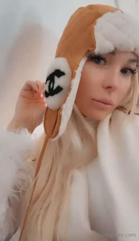 My cock is a little cold baby 🥶, warm it up for me? ✨