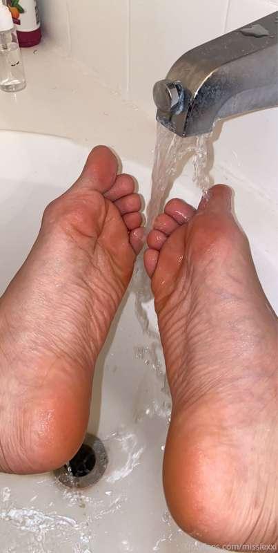About to do a foot mask 🧖‍♀️