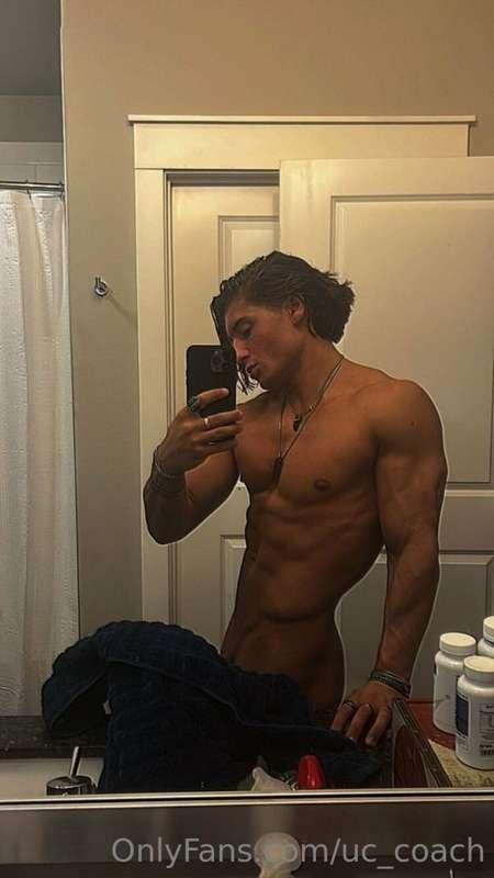 Hey everyone go follow my gym bro @stanyo  He got some 🔥 con..