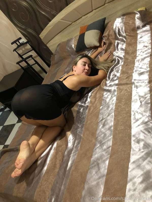 I am a very vulgar girl. I like it when they throw me on the..