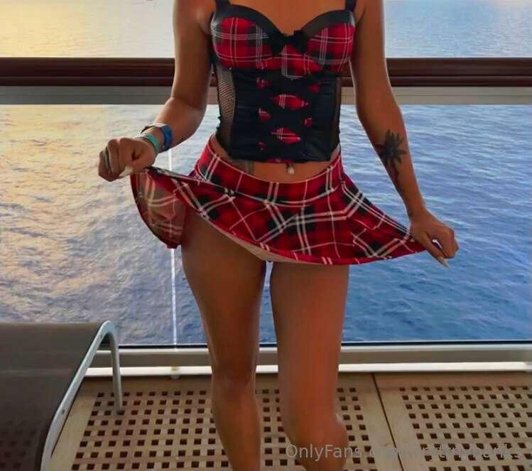 Naughty Sch00l Girl Needs Disciplined 😈🥵🤭 wanna see up my sk..
