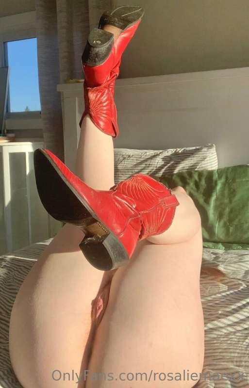 I love my red boots 🤠 should I make more content in them?